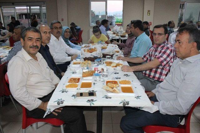 Turgutlu Belediyesi Ailesi İftar Sofrasını Paylaştı