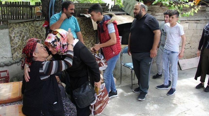 G&ouml;n&uuml;ll&uuml; Gen&ccedil;lerden Anlamlı Ziyaretler