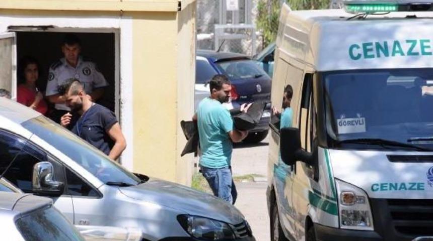 Ağlayan Bebeğini Susturmak Isterken &Ouml;ld&uuml;rd&uuml;