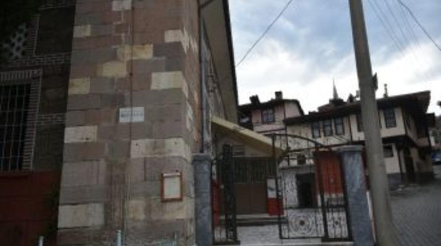 Kastamonu&rsquo;da Camiye Giren Hırsızlar, Hayır Paralarını &Ccedil;aldı