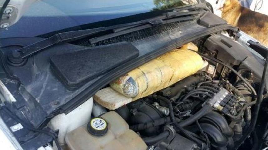 Tarsus'ta Aracın Motor Kısmına Gizlenen Uyuşturucu Bulundu