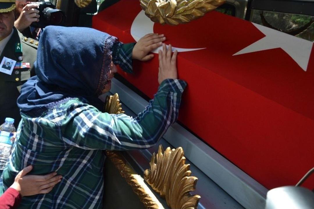 Şehit Eşi: "aşkım Bak Beni İstemeye Geldiğin G&uuml;n Giydiğin G&ouml;mleğimi Giydim De Geldim"