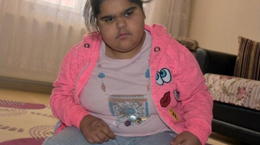 Engelli Kızın Tekerlekli Sandalyesini &Ccedil;aldılar