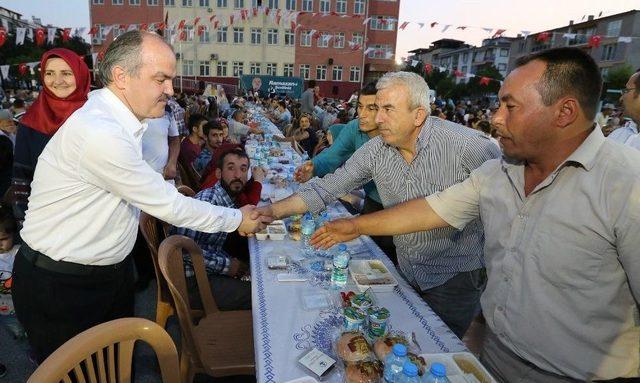 Pamukkale Belediyesi’nden Deliktaş’ta 2 Bin Kişilik İftar Sofrası