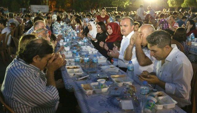 Pamukkale Belediyesi’nden Deliktaş’ta 2 Bin Kişilik İftar Sofrası