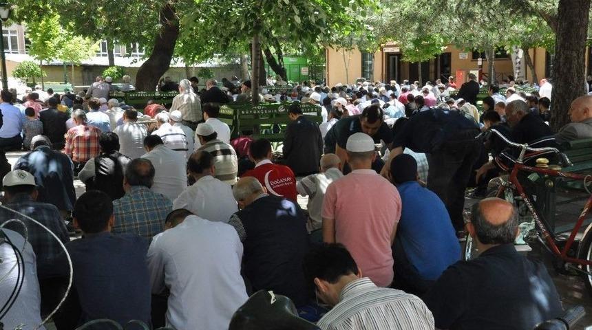 Ramazanın Son Cumasında Camiler Doldu