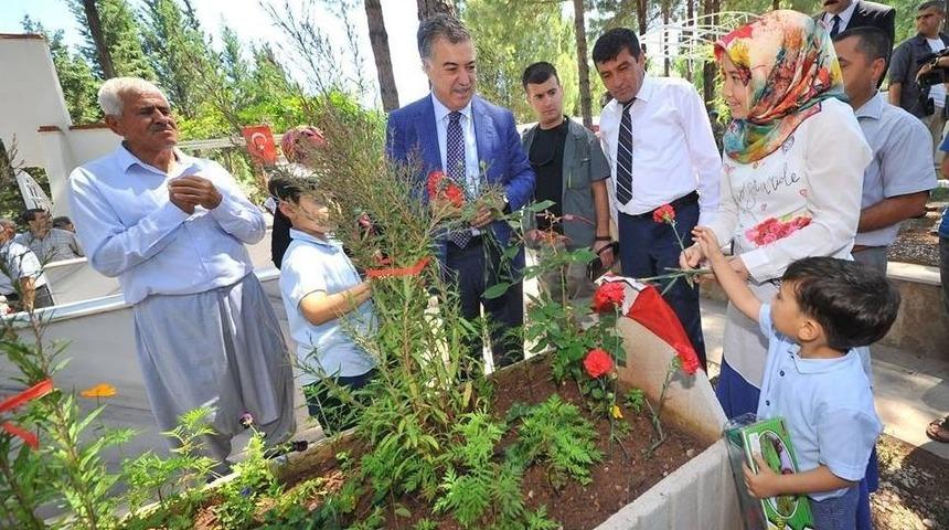 Osmaniye Şehitliğinde Bayramlaşma