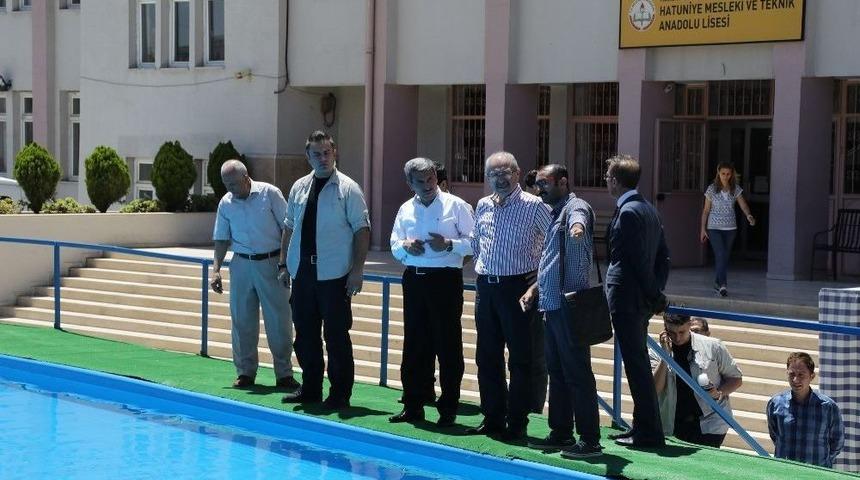 Vali Amcalarından &Ccedil;ocuklara Tatil Hediyesi