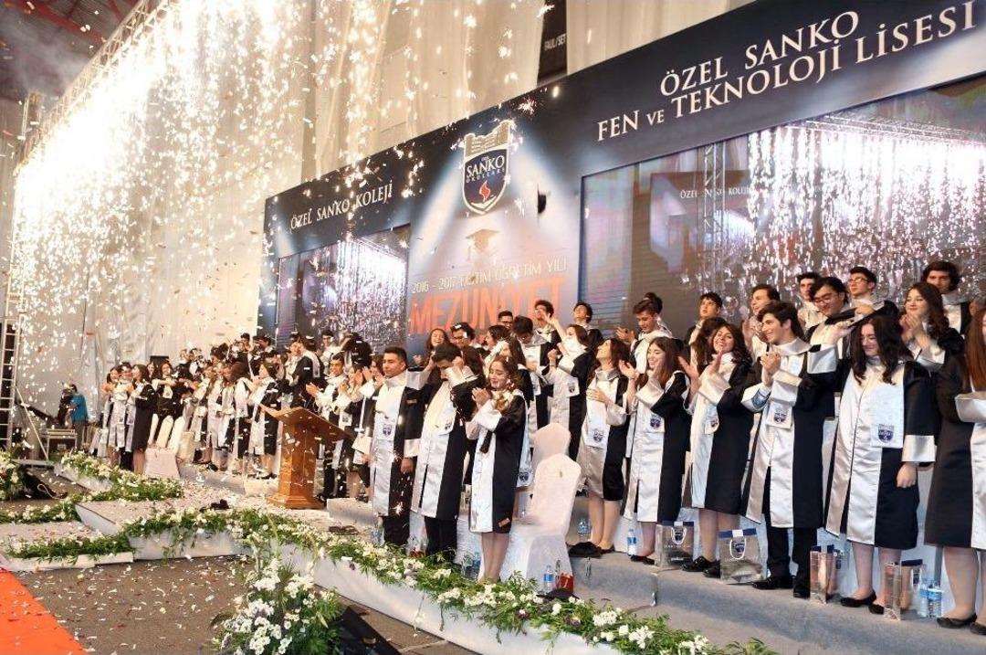 &Ouml;zel Sanko Liseleri Mezunlarının Diploma Mutluluğu