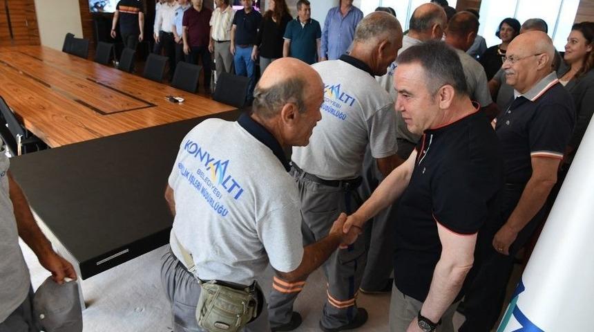 Başkan B&ouml;cek, Personeliyle Bayramlaştı