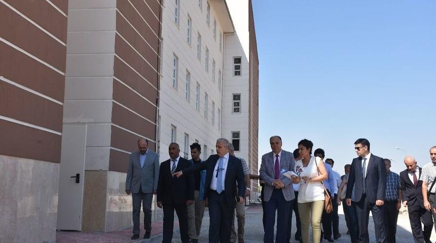 Vali G&uuml;ven&ccedil;er&rsquo;den Yapımı Devam Eden Lise İnşaatında İnceleme