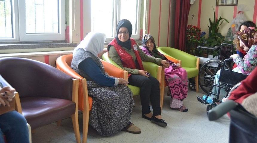 Karahisar Gen&ccedil;lik Merkezi Gen&ccedil;leri Huzurevini Ziyaret Etti