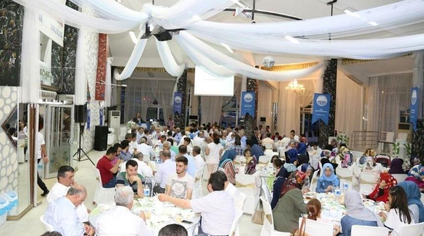 Yeni D&uuml;nya Vakfından İftar Yemeği