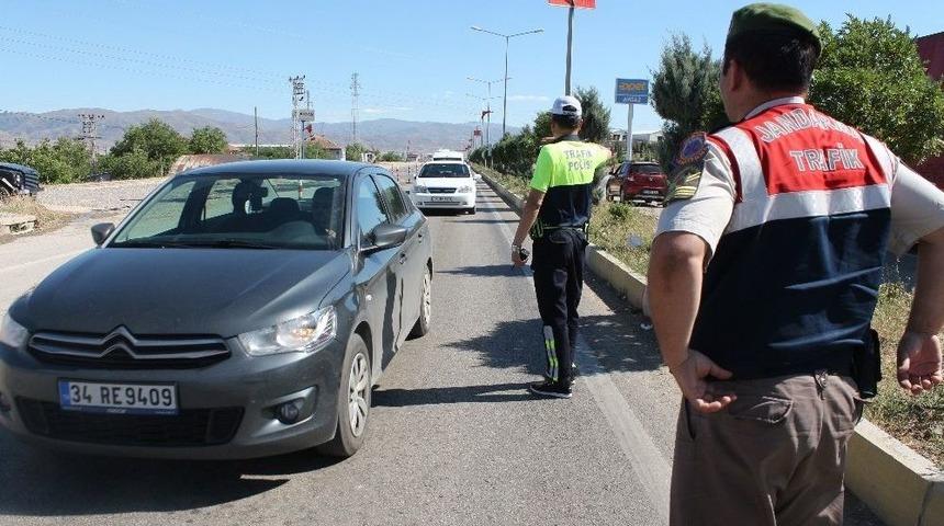 Elazığ&rsquo;da Bayram &Ouml;ncesi Trafik Uygulaması