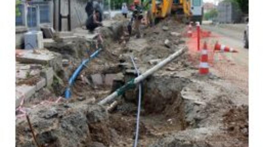 Taşk&ouml;pr&uuml;&rsquo;de S&uuml;mer Mahallesi&rsquo;nde Havai Elektrik Hatları Yer Altına Alınıyor