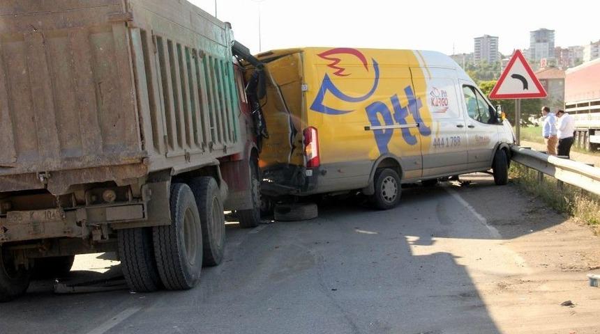 Samsun&rsquo;da Zincirleme Kaza: 3 Yaralı