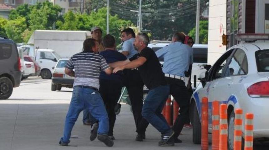 Babası Kaza Yaptı, Oğlu Polise Saldırdı