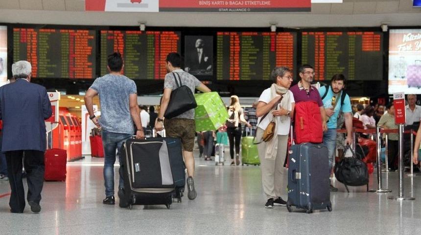 Atat&uuml;rk Havalimanı&rsquo;nda Bayram Yoğunluğu