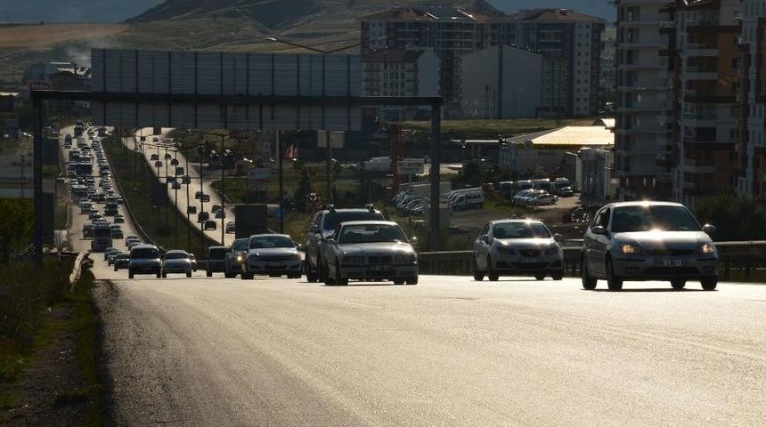 43 İli Birleştiren Kavşakta Bayram Yoğunluğu