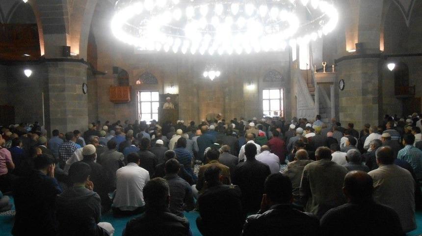 Mehmet&ccedil;ik Vakfı Mevlit Okuttu