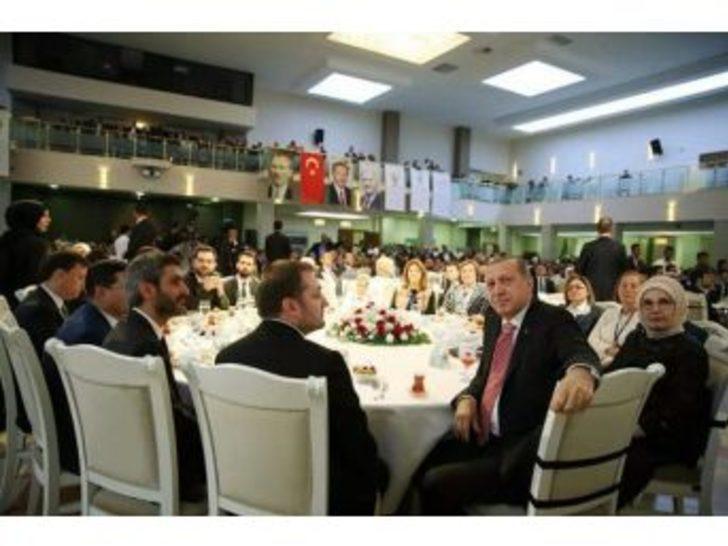 Ceyda Çetin Erenler, İftarını Cumhurbaşkanı Erdoğan İle Birlikte Aynı Masada Yaptı