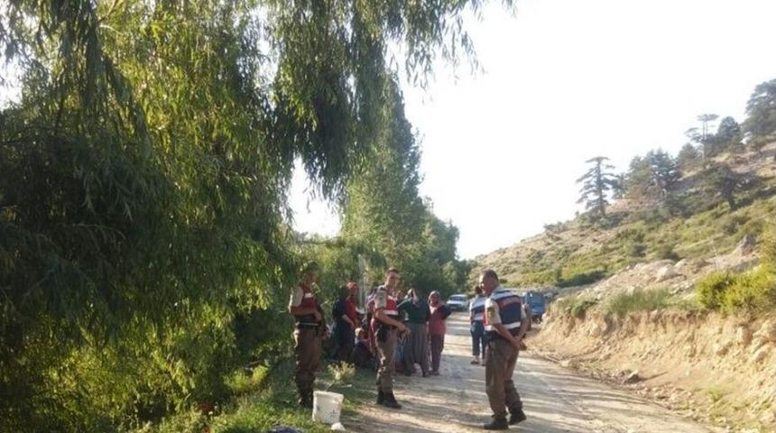 Trakt&ouml;rden D&uuml;şen 5 Yaşındaki &Ccedil;ocuk &Ouml;ld&uuml;