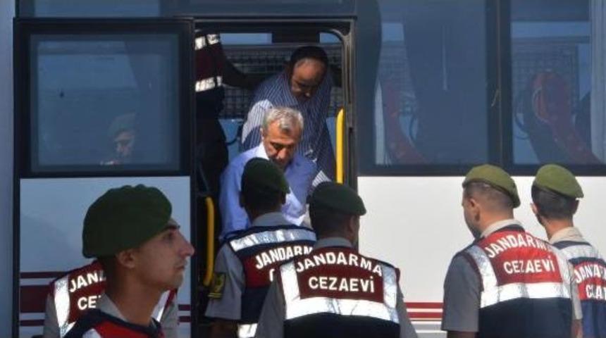 Fet&ouml;'n&uuml;n Pa&uuml; Yapılanması Davasında 5 Tahliye