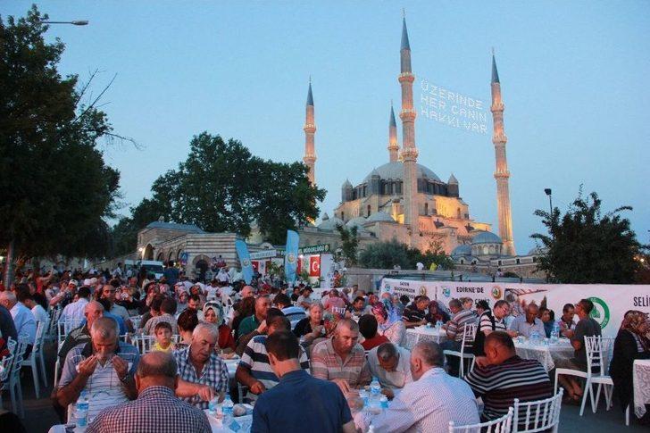 Bakan Eroğlu’dan Selimiye’nin Gölgesinde Dev İftar G5