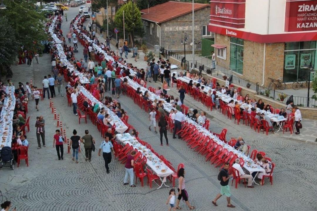 M&uuml;sl&uuml;man Ve Hristiyan Vatandaşlar İftarda Buluştu