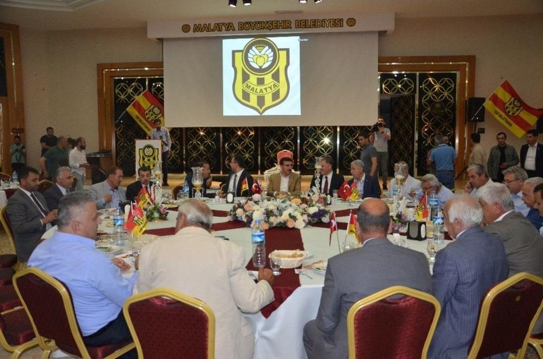 Bakan T&uuml;fenkci Yeni Malatyaspor Tarafından Verilen İftara Katıldı