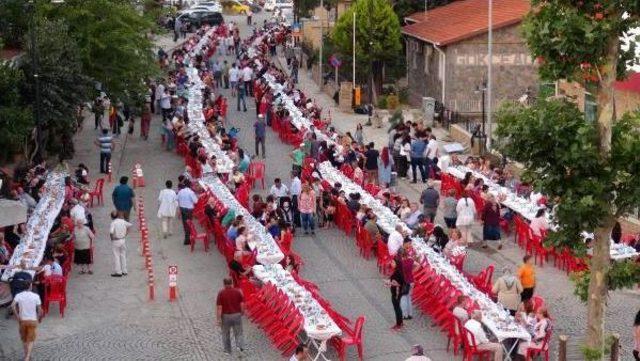 Gökçeada'da Türkler Ve Rumlar Hoşgörü Sofrasında Iftar Yaptı