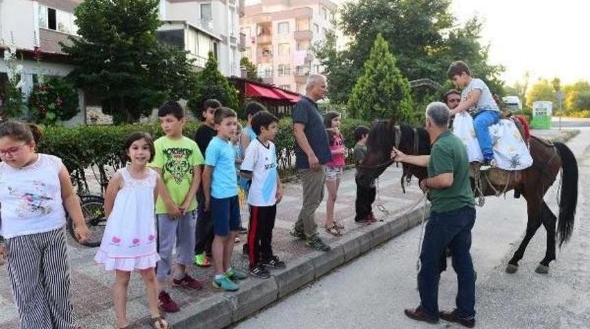 Oru&ccedil; Tutan &Ccedil;ocukları Ata Bindirerek &Ouml;d&uuml;llendirdiler