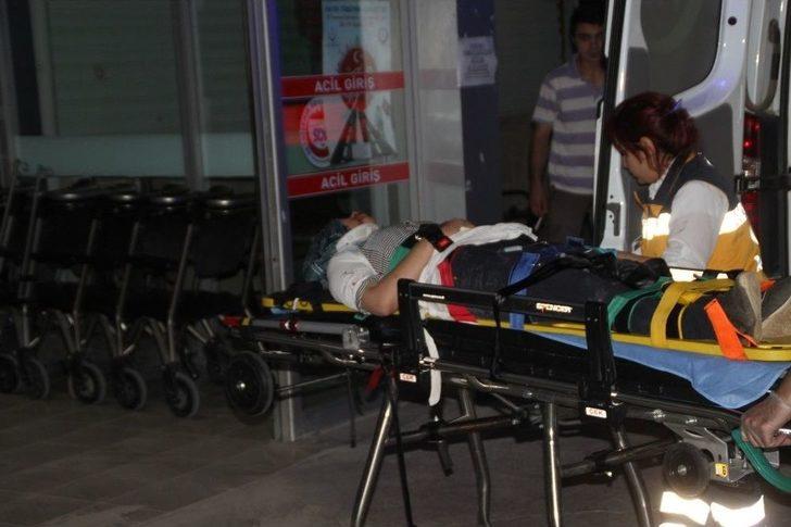 Konya’da Otomobil Kum Yığınına Çarptı: 6 Yaralı G4