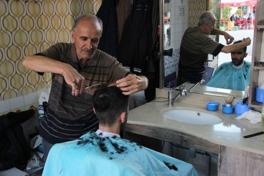 (&ouml;zel Haber) Yarım Asırlık Ustalar Eski Bayramları Mumla Arıyor