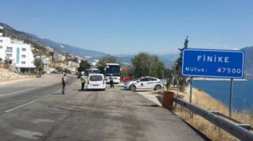 Finike Polis Ve Jandarmadan Bayram Uygulaması