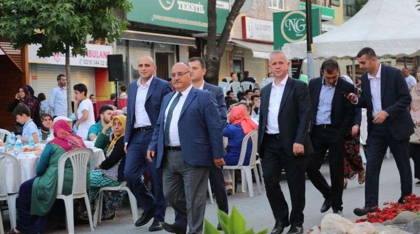 &Uuml;mraniye&rsquo;de 5 Yıldızlı Son Mahalle İftarı
