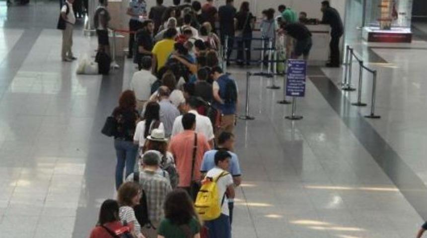 Uyarılar Dikkate Alındı, Atat&uuml;rk Havalimanı'nda Izdiham Yaşanmadı