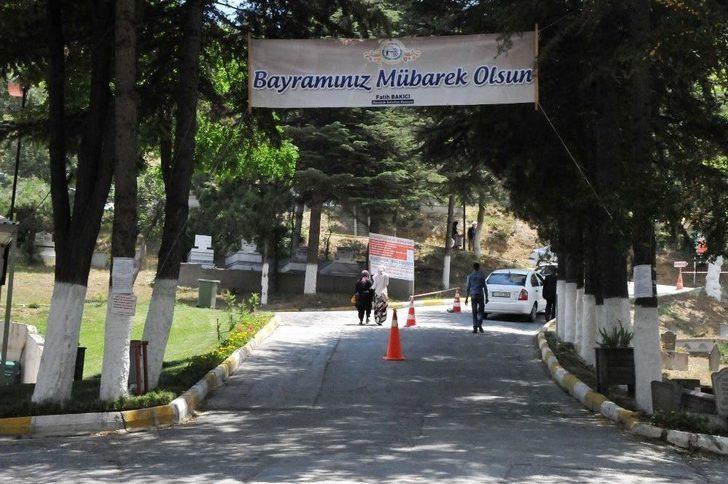 Mezarlık Bayram Ziyaretleri İçin Hazırlandı G2