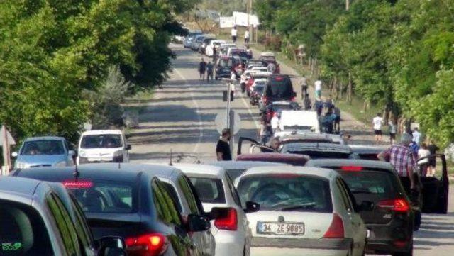 Çanakkale'de 5 Kilometrelik Feribot Kuyruğu