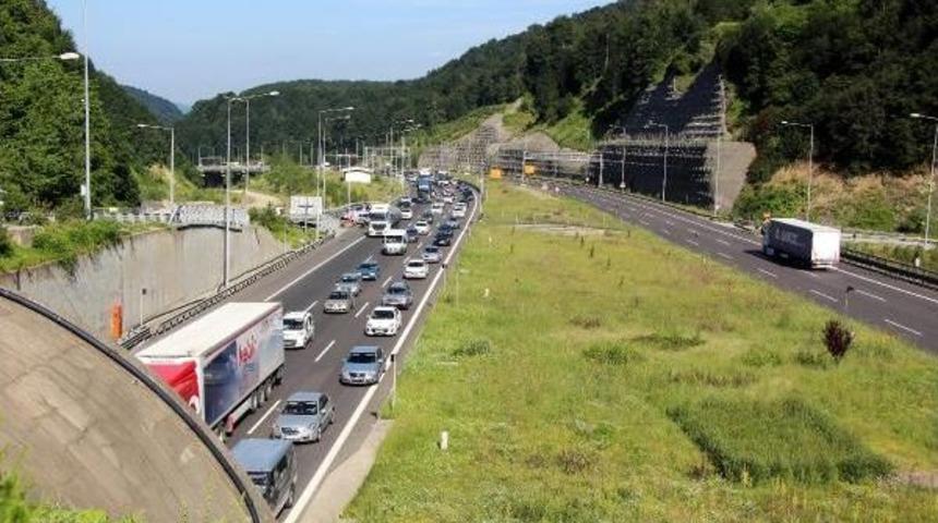Tem'in Bolu Dağı &Uuml;neli'nde Trafik Durma Noktasına Geldi