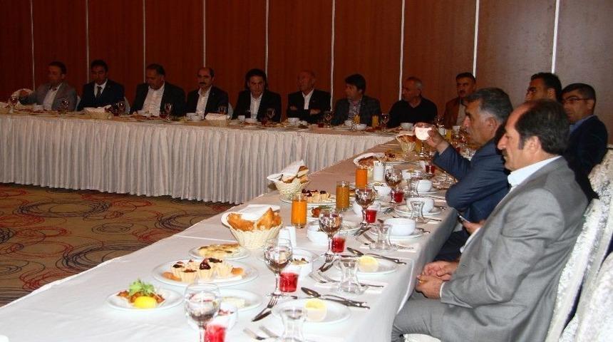 Ak Parti Gazetecilerle İftarda Bir Araya Geldi