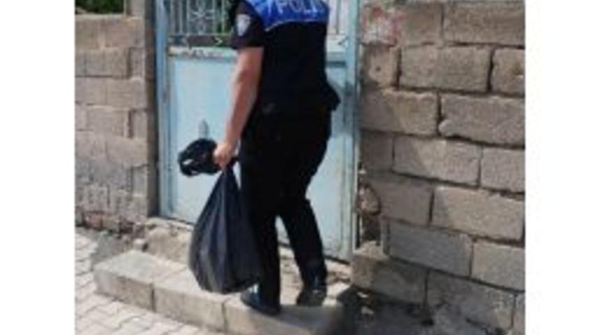 Erzincan Emniyetinden İhtiya&ccedil; Sahiplerine 116 Paket Ramazan Paketi