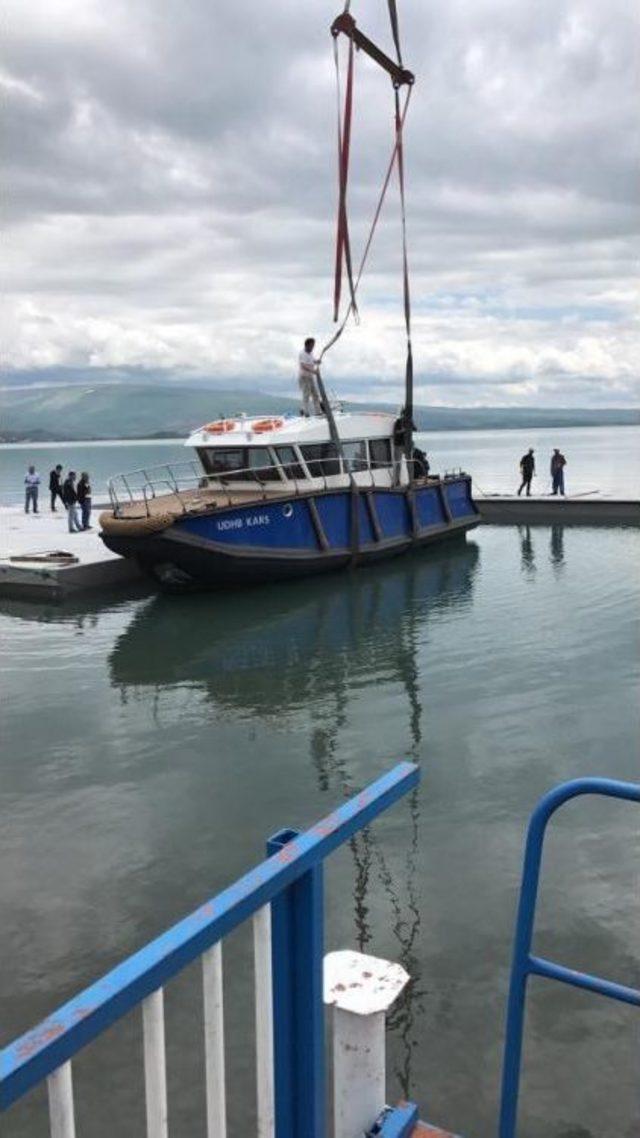 Çıldır Gölü’ne Tekne İndirildi