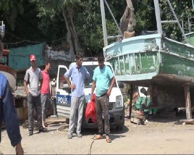 Balıkçı Teknesi Kayalıklara Çarptı: 3 Yaralı