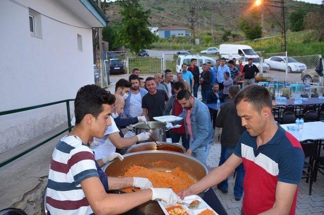 Bozüyüklü Güvercin Sevenler İftar Yemeğinde Bir Araya Geldi