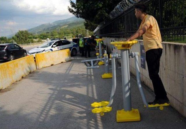 Tokat'ta Trafik Polislerinden Sürücülere Spor Uygulaması