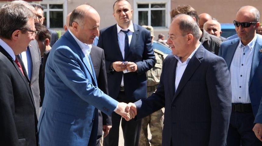 Bakan Akdağ&rsquo;dan S&uuml;r&uuml;c&uuml;lere Trafik, Vatandaşlara Tatlı Uyarısı