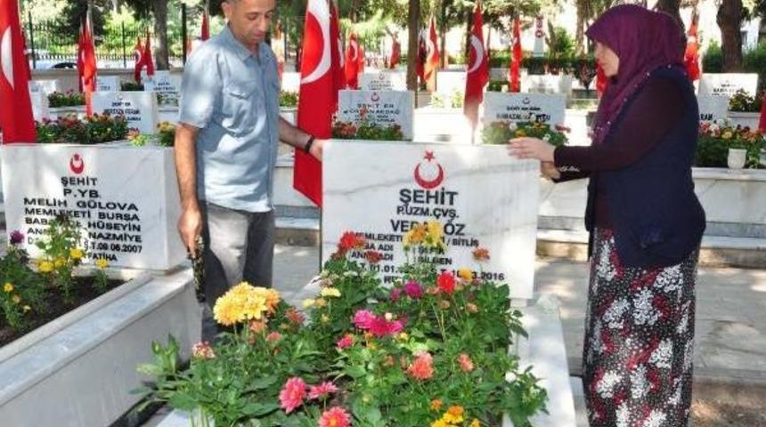 Şehit Babasından Gen&ccedil;lere 'kanmayın' &Ccedil;ağrısı