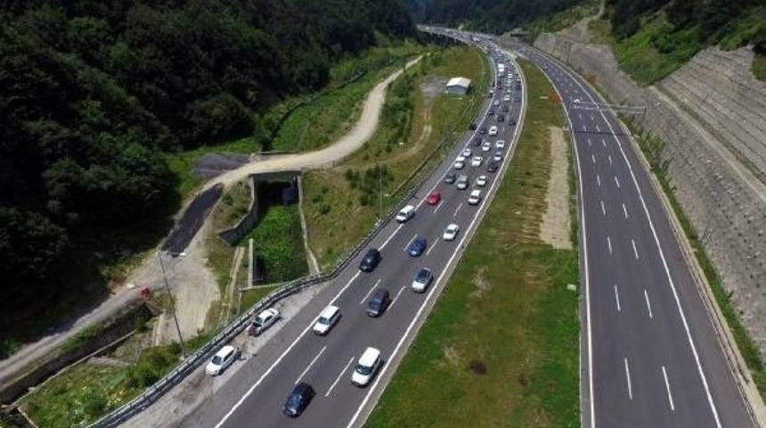 Tem Bolu Dağı T&uuml;neli'nde Trafik Durma Noktasına Geldi (2)
