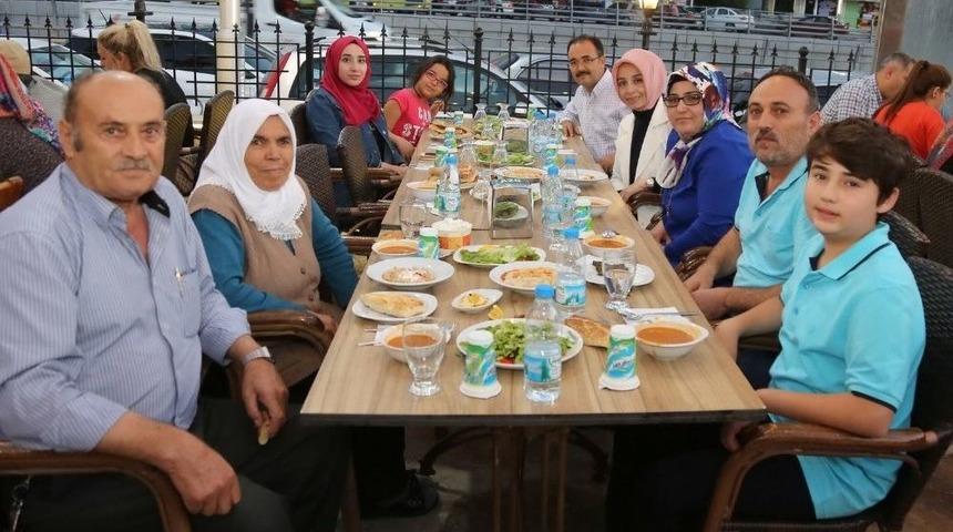 Başkan Cahan Şehit Aileleri Ve Gazilerle İftar Yaptı